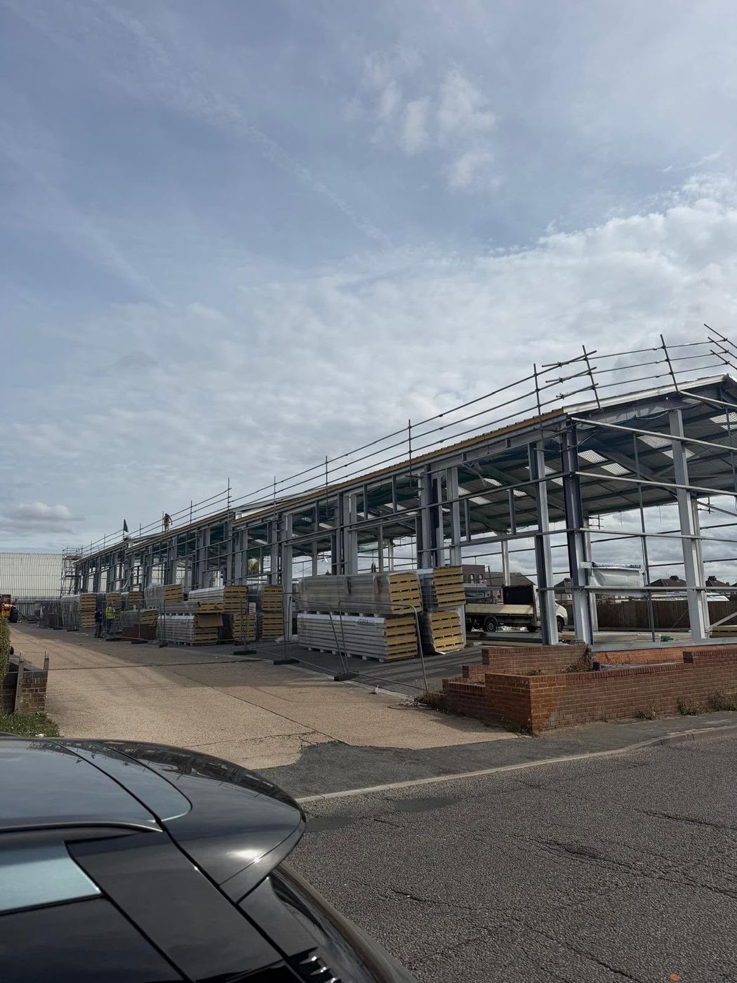 Scaffold and roof progress along the Springwood Court frame